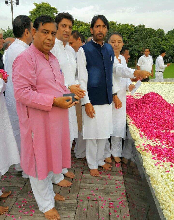 Congress pays tribute to Rajiv Gandhi